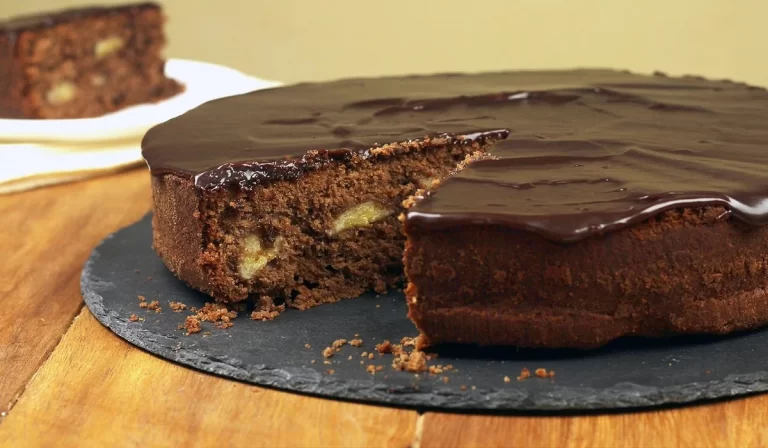 Bolo de banana com chocolate