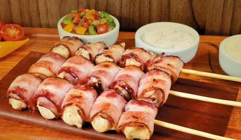 Espetinho de jiló com bacon